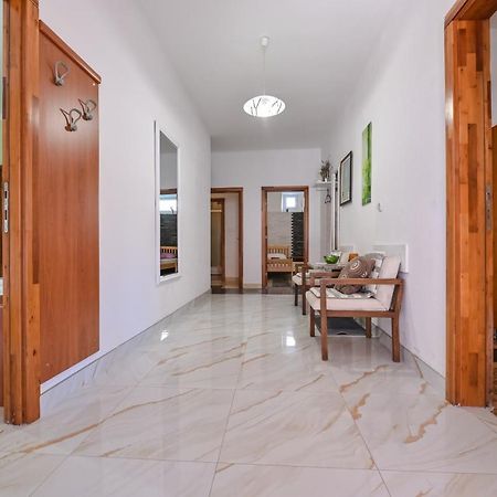 Apartments Smoky Новаля Екстер'єр фото