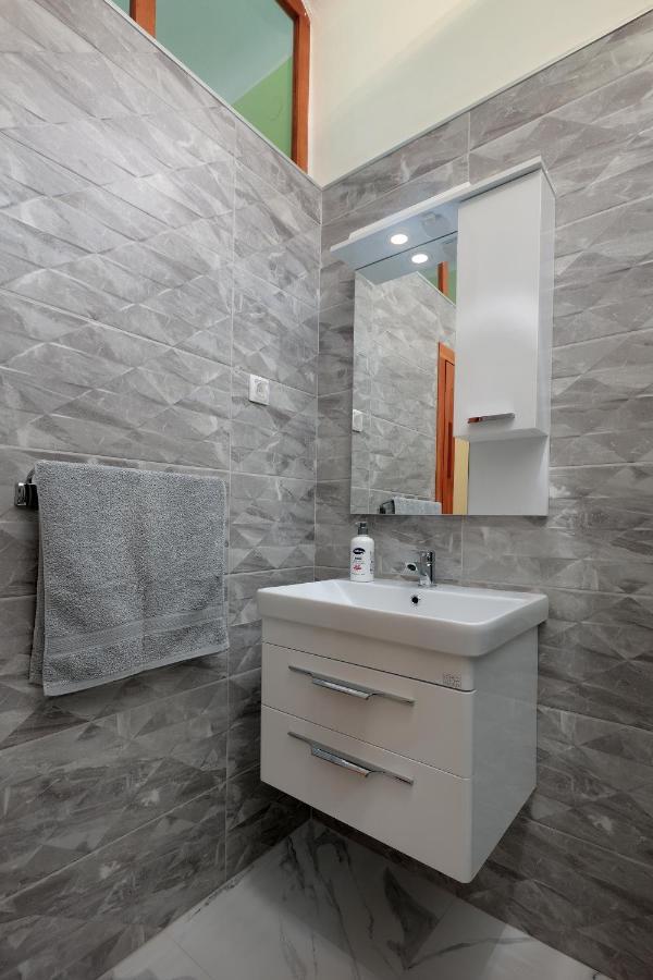 Apartments Smoky Новаля Екстер'єр фото