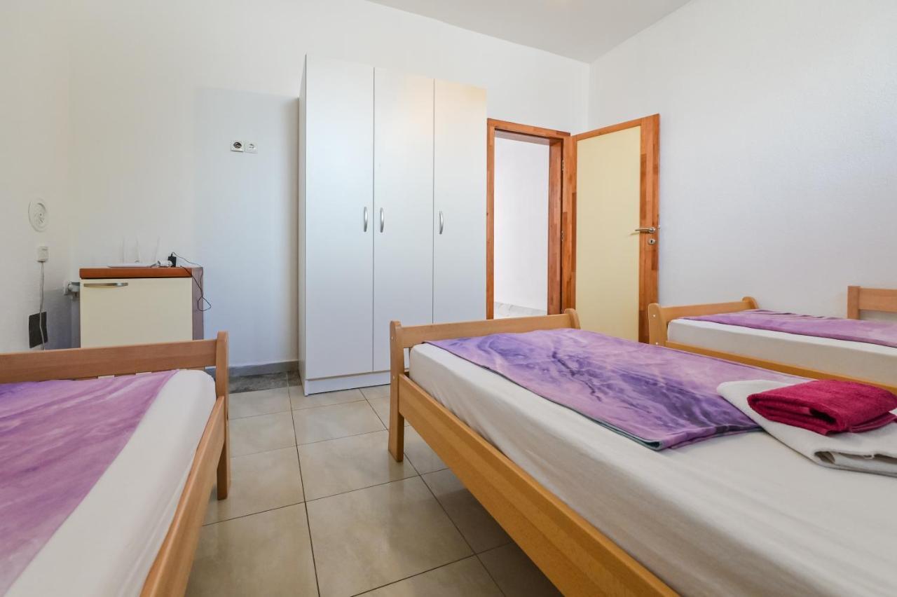 Apartments Smoky Новаля Екстер'єр фото