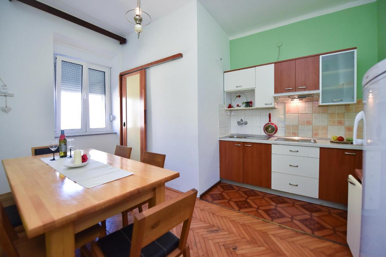 Apartments Smoky Новаля Екстер'єр фото